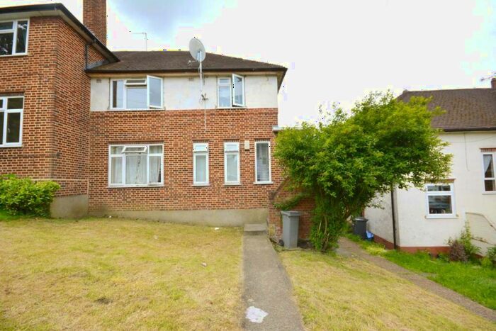 2 Bedroom Maisonette To Rent In Haydon Close, London, NW9