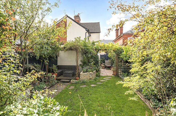 3 Bedroom Semi-detached House For Sale In Queens Road, Camberley, Surrey, GU15