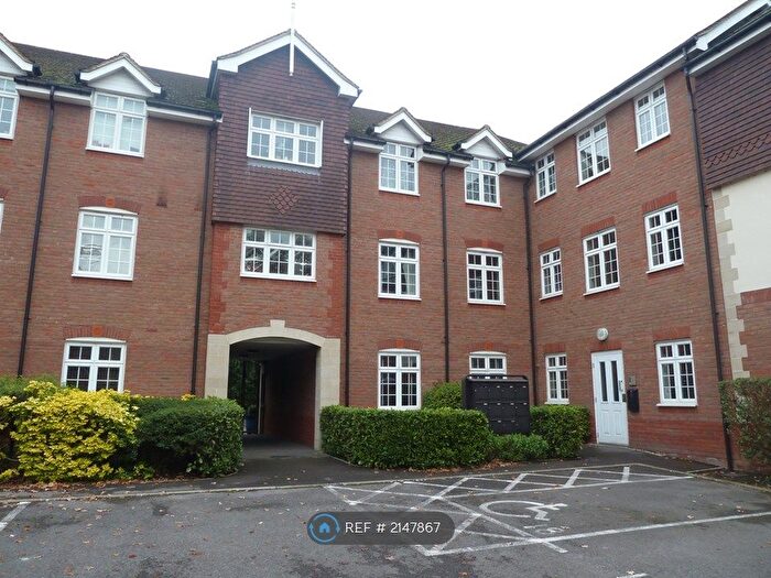 2 Bedroom Flat To Rent In The Quadrant, Addlestone, KT15