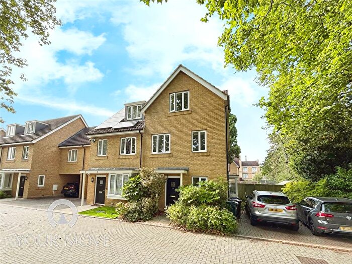 3 Bedroom End Of Terrace House To Rent In Martin Drive, Stone, Dartford, Kent, DA2