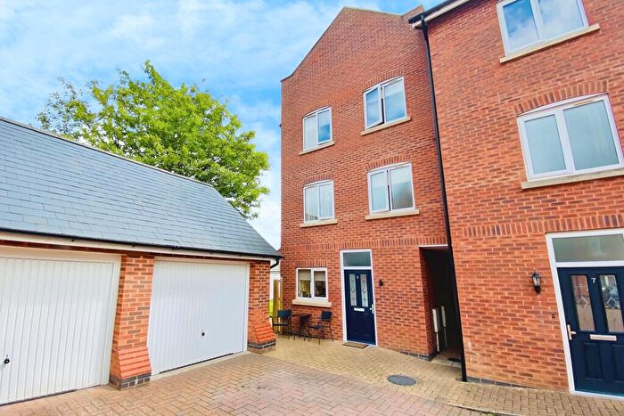 3 Bedroom Town House For Sale In Courtyard Close, Syston, LE7