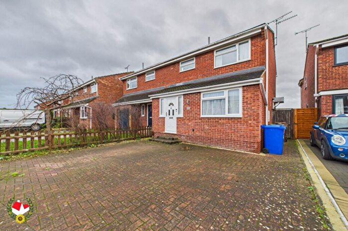 3 Bedroom Semi-Detached House For Sale In Tirlebank Way, Tewkesbury, GL20