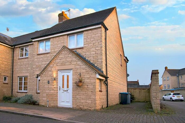 3 Bedroom Terraced House To Rent In Cedar Drive, Witney, Oxfordshire, OX28