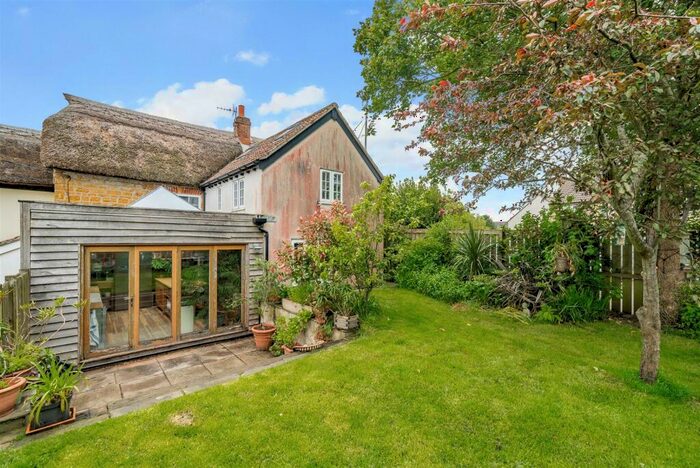 4 Bedroom Semi-Detached House For Sale In Salwayash, Bridport, DT6