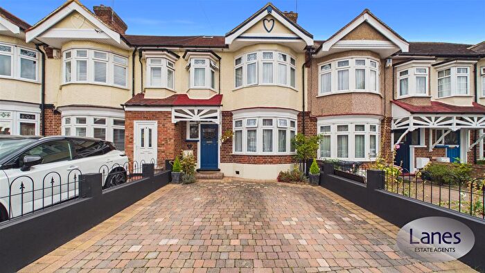4 Bedroom Terraced House For Sale In Hillside Crescent, Cheshunt, EN8