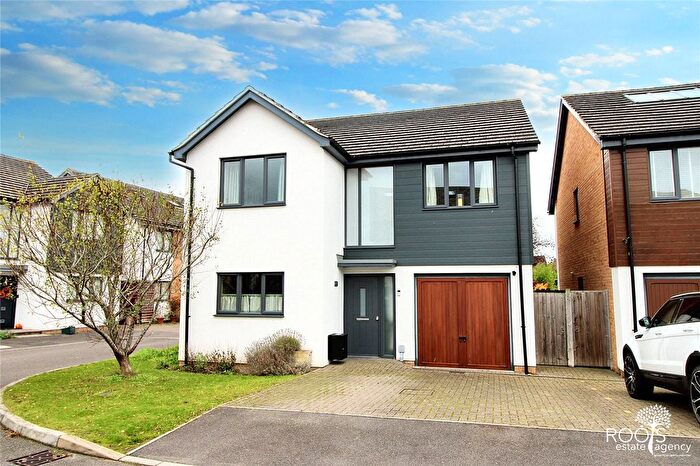 4 Bedroom Detached House For Sale In Mallards Reach, Thatcham, Berkshire, RG19
