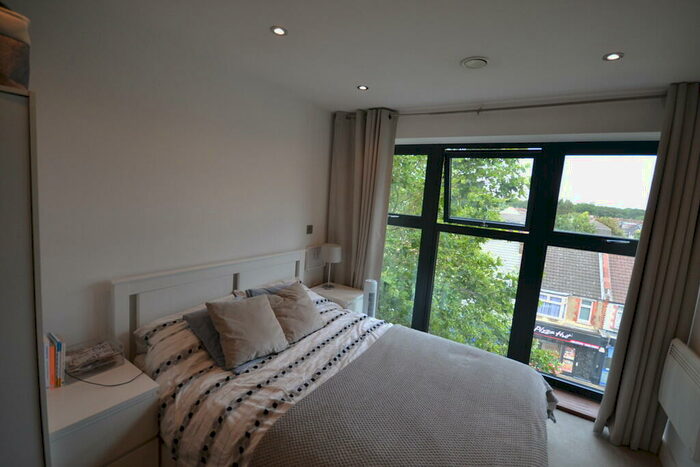 2 Bedroom Flat To Rent In Chingford Mount Road, London, E4