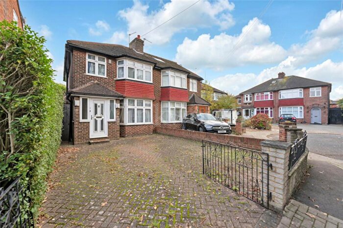 3 Bedroom Semi-Detached House To Rent In Pentland Close, London, NW11