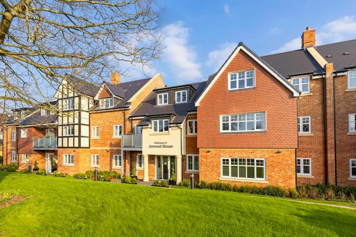 2 Bedroom Flat To Rent In Addington Road, Selsdon, South Croydon, CR2