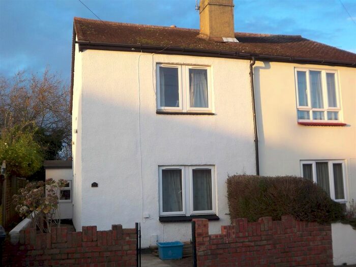 5 Bedroom Semi-Detached House To Rent In Crown Street, Egham TW20