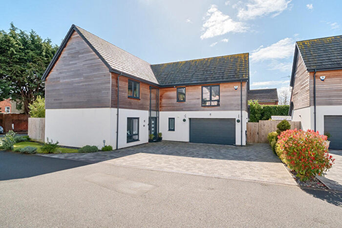 6 Bedroom Detached House For Sale In Hayway, Rushden, NN10