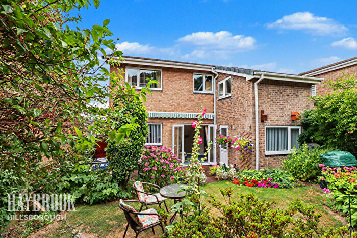 4 Bedroom Link Detached House For Sale In South View Close, Sheffield, S6