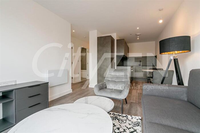 1 Bedroom Flat To Rent In Berkeley Square, - Ordsall Lane, M5