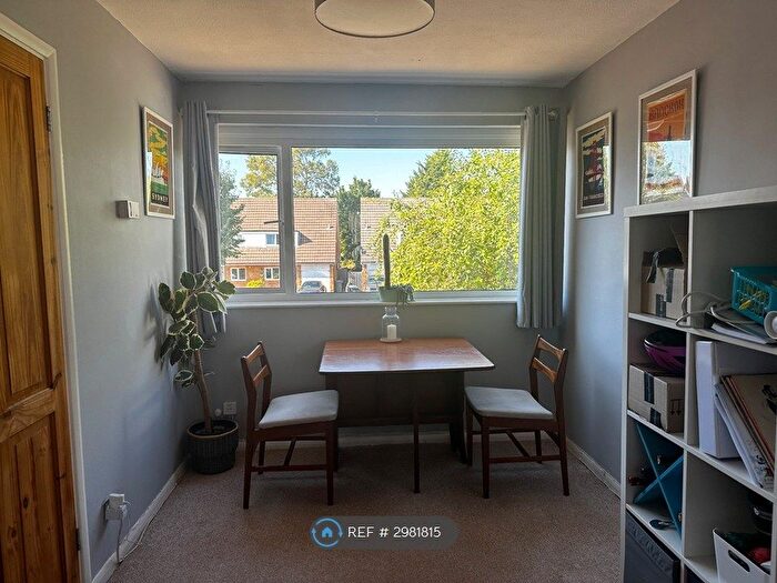 2 Bedroom Flat To Rent In Hazelbank Court, Chertsey, KT16