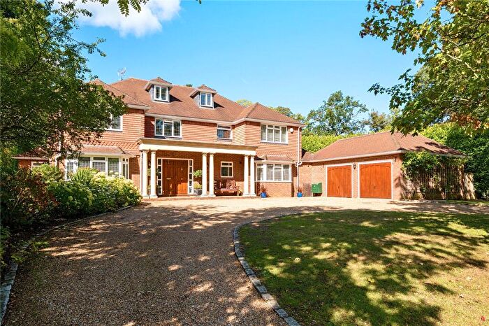 5 Bedroom Detached House For Sale In Onslow Road, Burwood Park, KT12