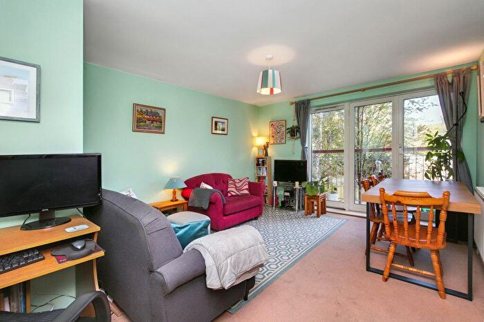 2 Bedroom Flat For Sale In / Duff Street, Dalry, Edinburgh, EH11