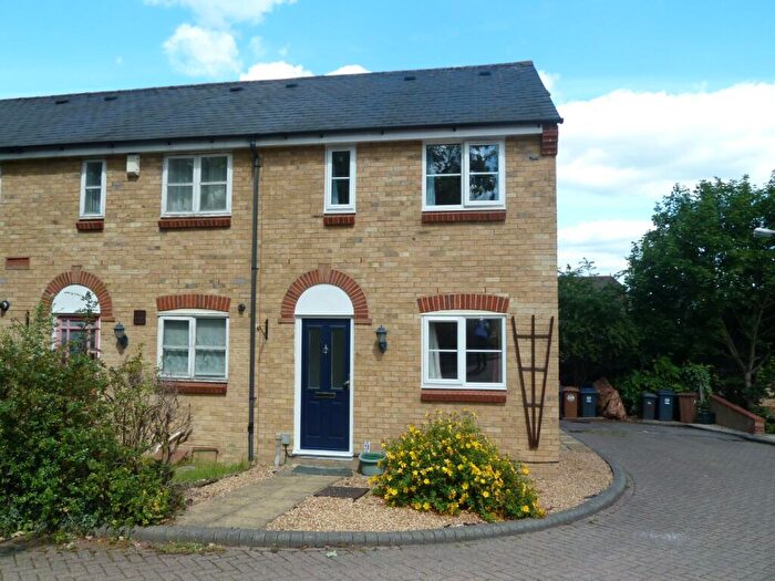 2 Bedroom End Of Terrace House To Rent In Oaktree Close, Bishop's Stortford, Herts, CM23