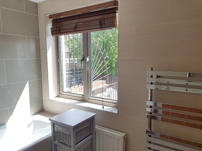 2 Bedroom Flat To Rent In Chalk Farm Road, London, NW1