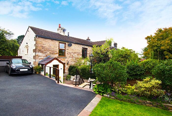 2 Bedroom Cottage For Sale In Sunnyhurst Lane, Darwen, BB3