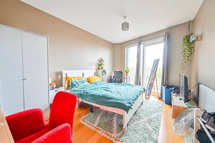 2 Bedroom Flat To Rent In Steedman Street, Elephant And Castle, London, SE17