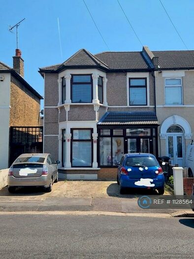 5 Bedroom Semi-Detached House To Rent In Blythswood Road, Ilford, IG3