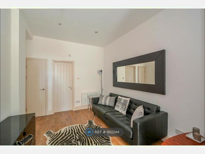 1 Bedroom Flat To Rent In Commercial Road, London, E14