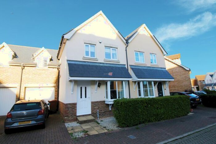 2 Bedroom Property To Rent In Redshank Road, St. Marys Island, Chatham, ME4