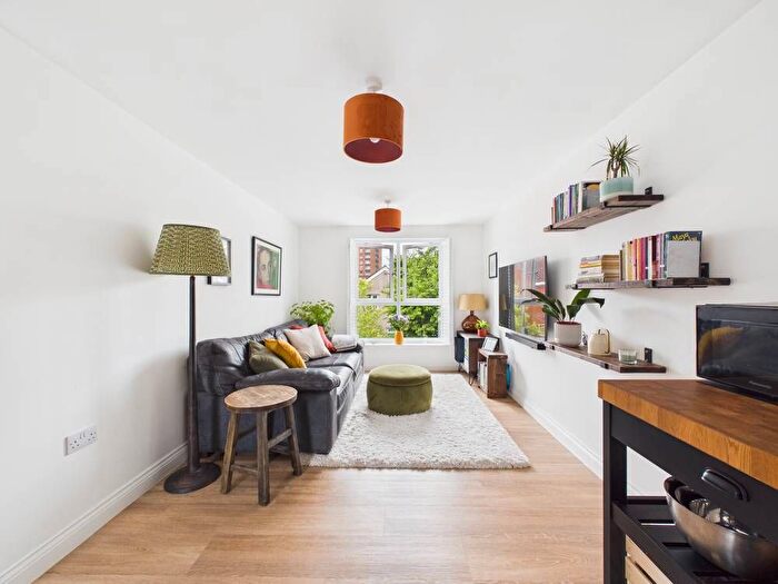 2 Bedroom Flat For Sale In Brick Kiln Court, Easton, Bristol, BS5
