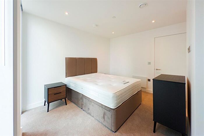 2 Bedroom Apartment To Rent In The Blade, M15