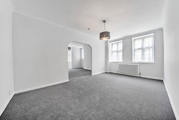 2 Bedroom Flat To Rent In The Downs, Wimbledon, London, SW20