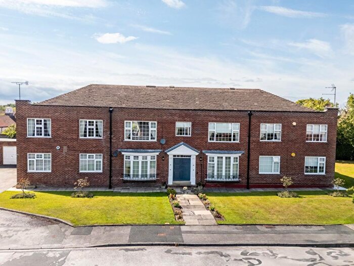 2 Bedroom Flat For Sale In Sandmoor Mews, Alwoodley, Leeds, LS17