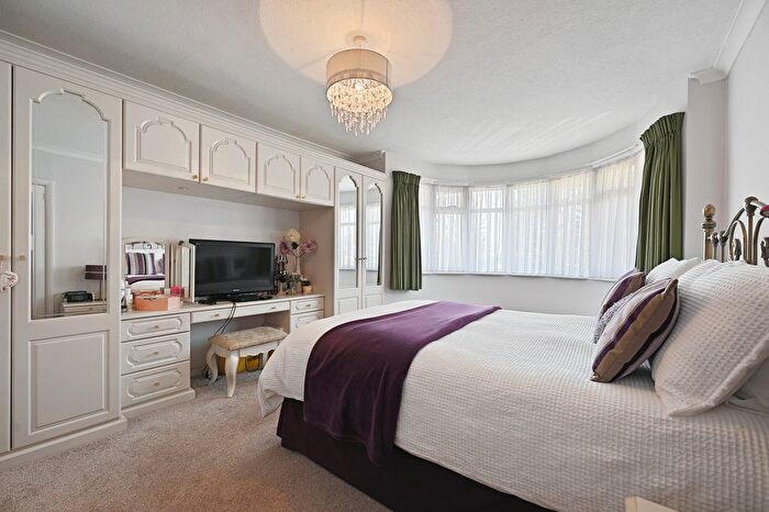 5 Bedroom Detached House For Sale In High Road, Harrow Weald, Harrow, HA3