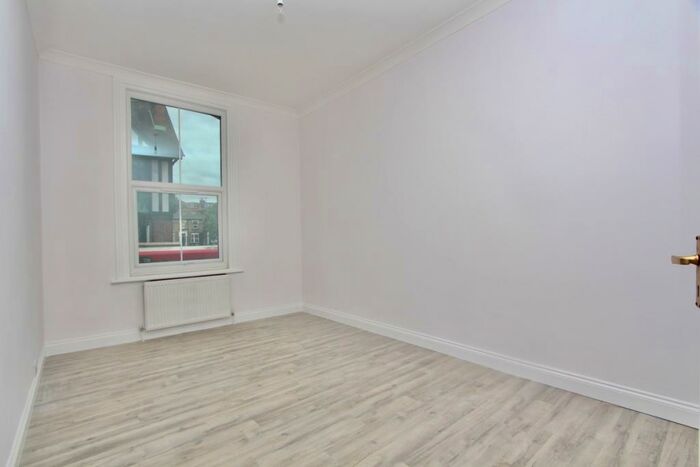 1 Bedroom Flat To Rent In Green Lanes, Newington London, N16