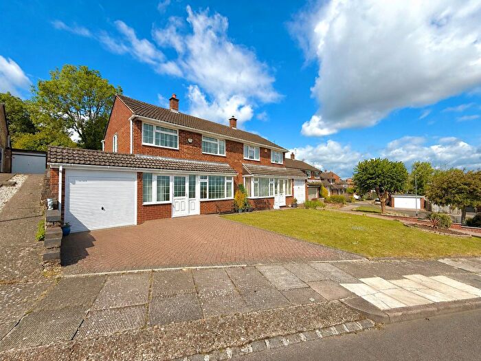3 Bedroom Semi-Detached House For Sale In Bowland Crescent, Dunstable, LU6