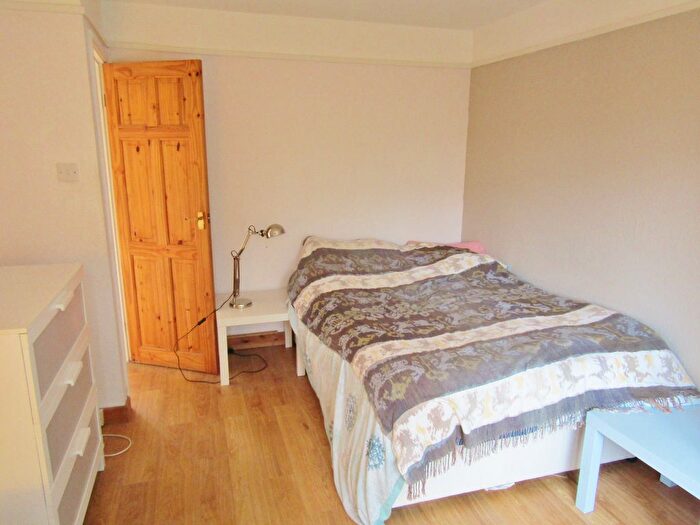 2 Bedroom Flat To Rent In Beacon Lane, Exeter, EX4
