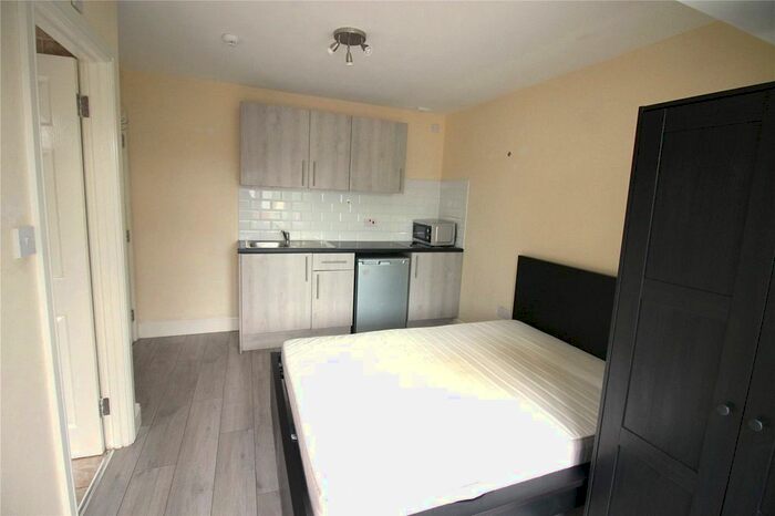 1 Bedroom Studio To Rent In Bideford Avenue, Perivale, Greenford, UB6