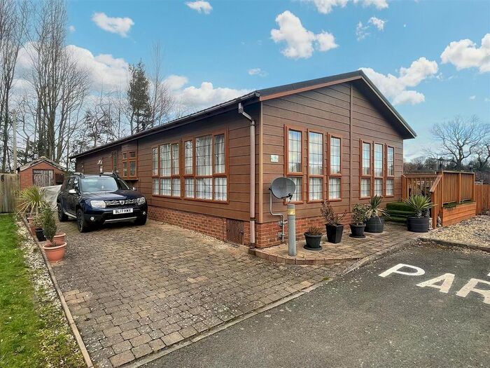 3 Bedroom Mobile/park Home For Sale In Oak Lane, Allesley, Coventry, CV5