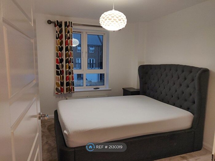 2 Bedroom Flat To Rent In Kenyon Way, Slough, SL3