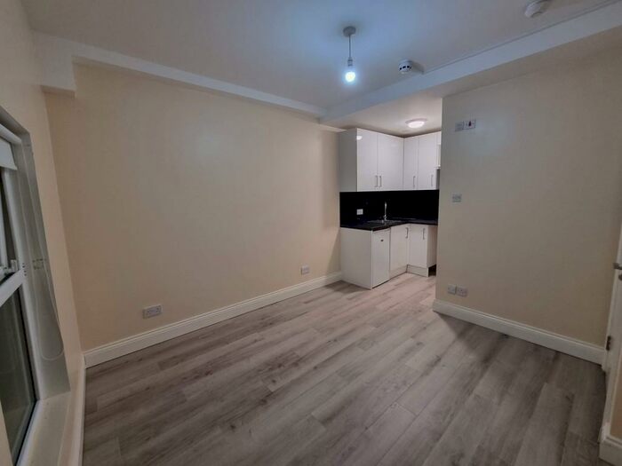 Studio To Rent In Kingsland Road, London, E8