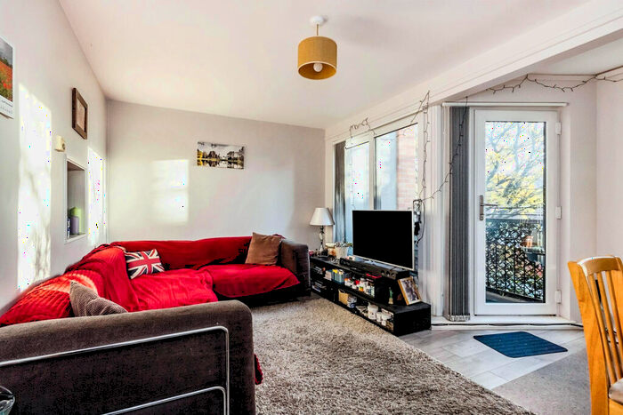 2 Bedroom Apartment For Sale In Keswick Court, Nottingham, NG2