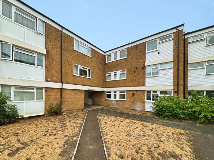 2 Bedroom Flat For Sale In Wordsworth, Bracknell, Berkshire, RG12