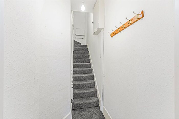 1 Bedroom Flat To Rent In Forest Road, Walthamstow, E17