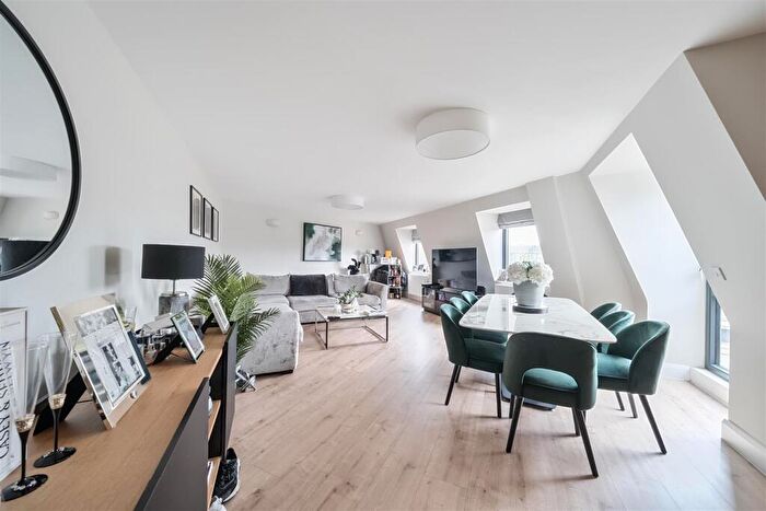 2 Bedroom Apartment For Sale In The Broadway, Stanmore, HA7