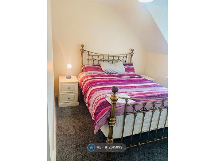 1 Bedroom Flat To Rent In Oak Tree Lane, Leeds, LS14