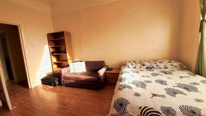 1 Bedroom Flat To Rent In Camden Road, London, N7