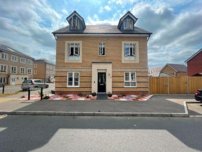 5 Bedroom Detached House To Rent In Oxlade Drive, Slough, SL3