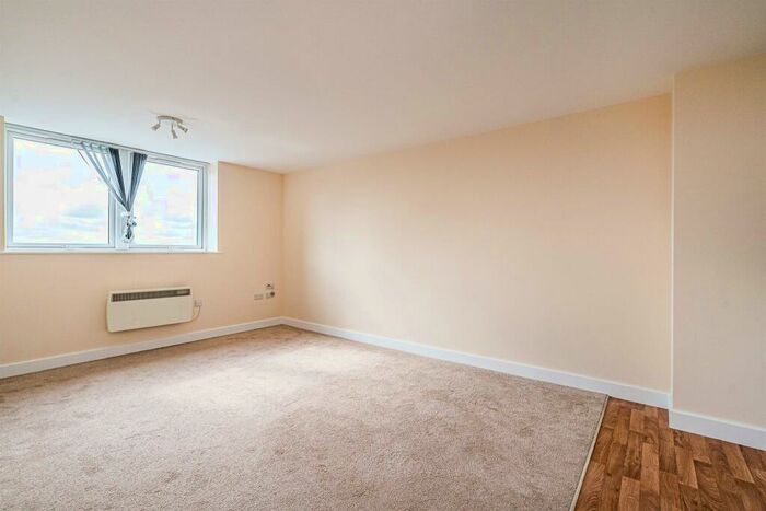 2 Bedroom Apartment To Rent In Castle Court, Dudley, DY2