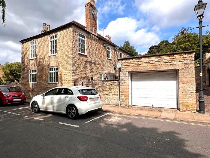 2 Bedroom Cottage To Rent In Bath Row, Stamford, PE9