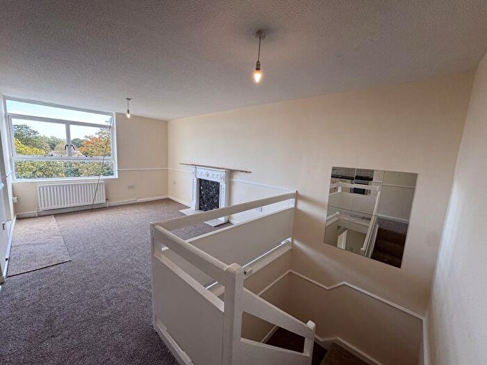 3 Bedroom Flat For Sale In Kenilworth Court, Washington, NE37
