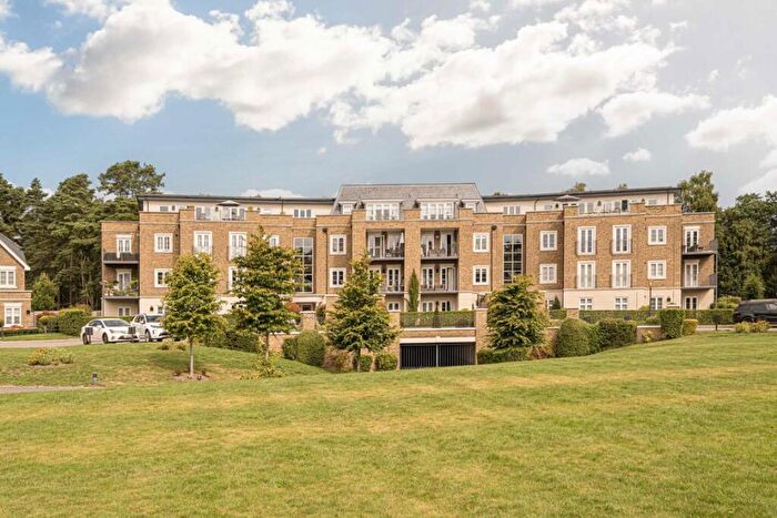 2 Bedroom Flat To Rent In Kingswood, Ascot, SL5